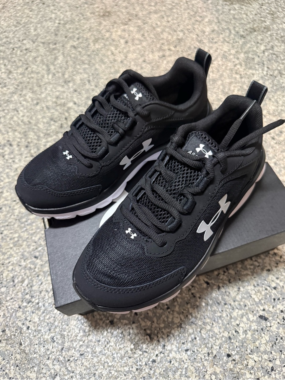 Under Armour Kids BGS Assert 9 Black and White Athletic Sneakers - size 4Y